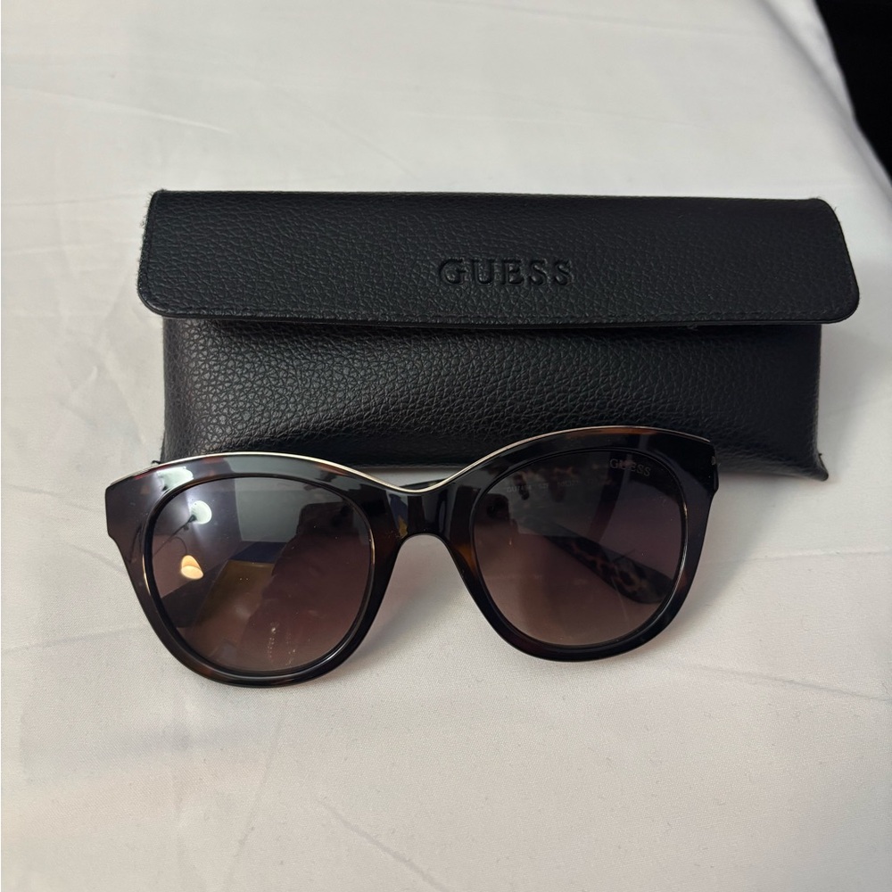 Guess GU7494 cats eye sunglasses
